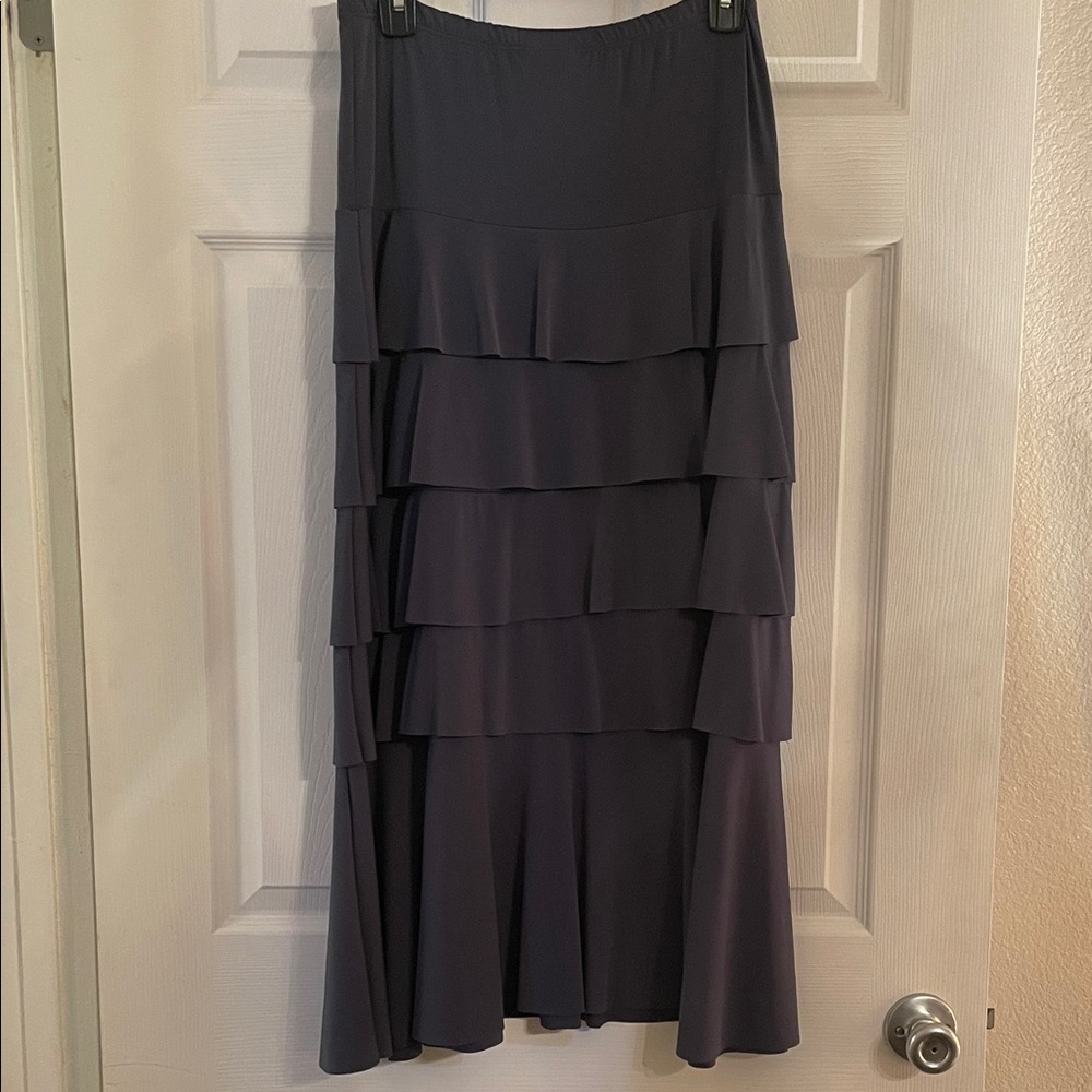 Elegant Grey Tiered Skirt - Picture 3 of 4